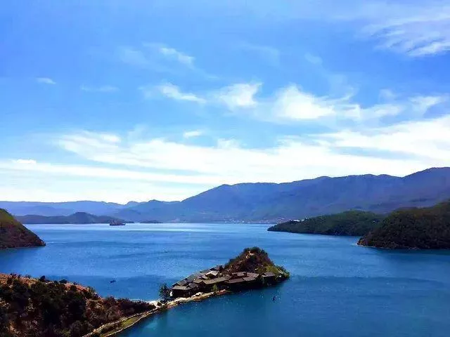 泸沽湖里格岛图片