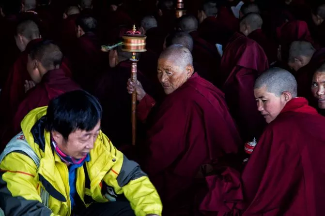 亚青寺的活佛有哪些 亚青寺旅游攻略